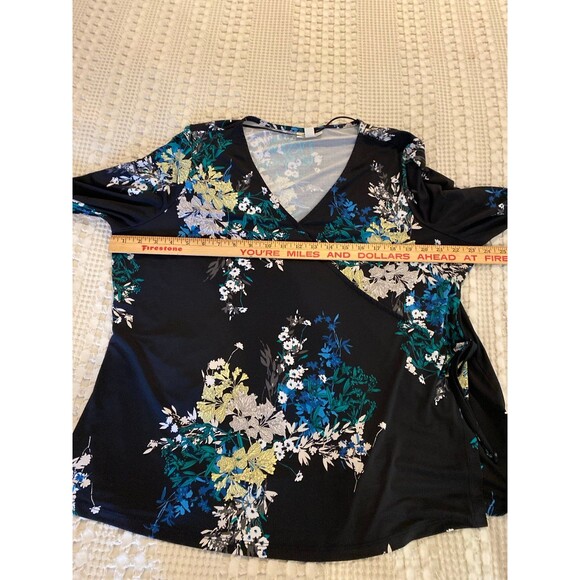 Style & Co Faux Wrap Blouse Size 1X Black Floral + Stretch 3/4 Sleeve V neck Top - Picture 8 of 11